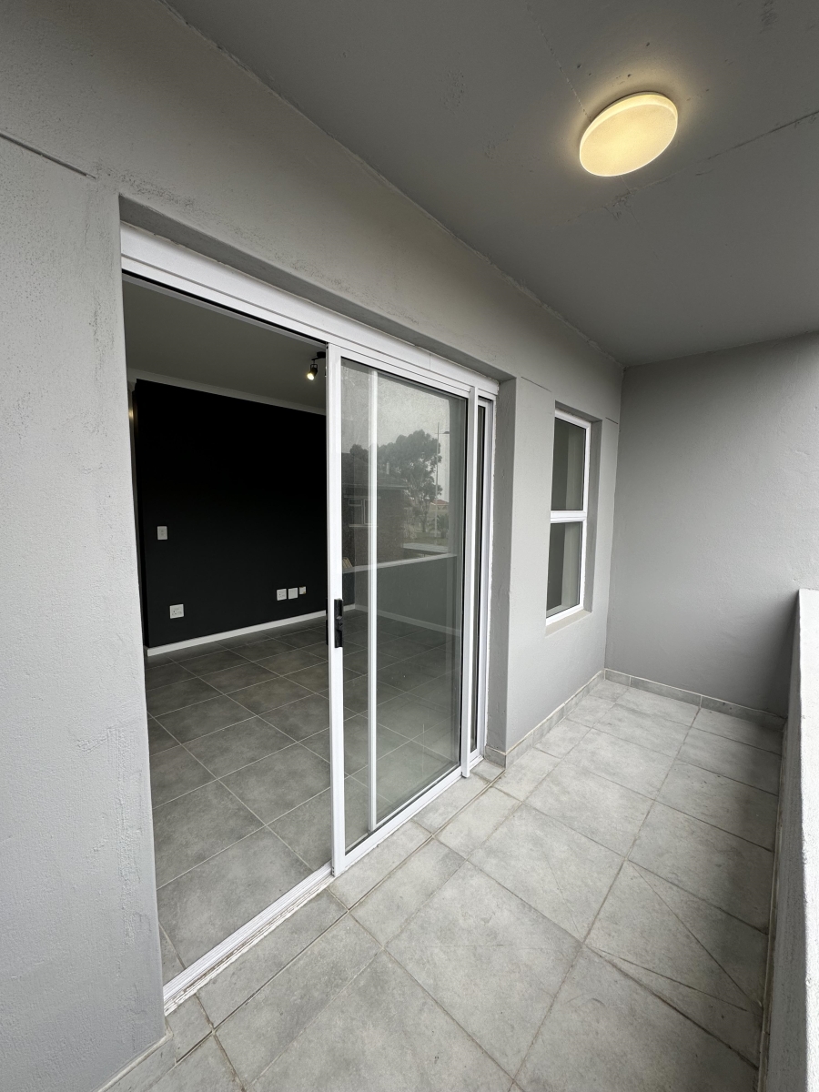 1 Bedroom Property for Sale in Table View Western Cape